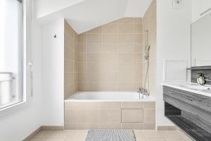Ένα μπάνιο στο L'Evasion - 3 bdr - Jardin - Gym - Disney +17 φωτογραφίες