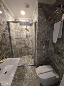 Koupelna v ubytování The Empress Theodora Hotel ll
