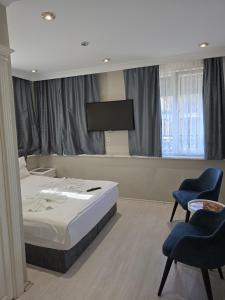 Postel nebo postele na pokoji v ubytování The Empress Theodora Hotel ll