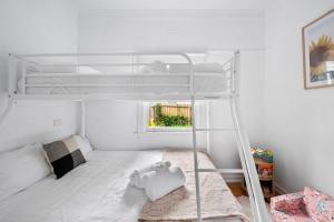 Ένα ή περισσότερα κρεβάτια σε δωμάτιο στο Mibnb York St Geelong
