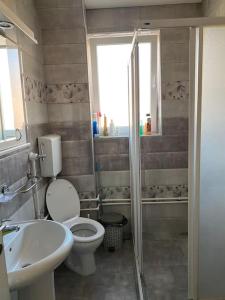 a bathroom with a toilet and a sink at Novi Pazar Center Zone in Novi Pazar +5 photos