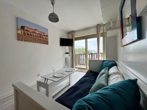 TV a/nebo společenská místnost v ubytování Studio Le Trouvillais proche du centre et de la gare