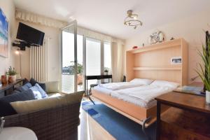 Μια τηλεόραση ή/και κέντρο ψυχαγωγίας στο Forum Marinar 34