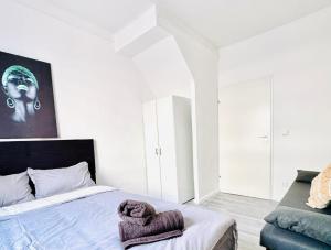 Comfy 4BR Apt, 12-Min to FAC Platz客房内的一张或多张床位