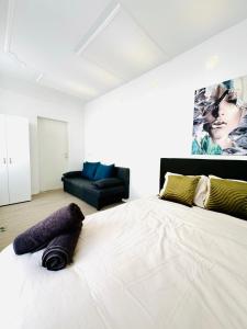 Comfy 4BR Apt, 12-Min to FAC Platz的休息区
