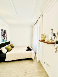 Comfy 4BR Apt, 12-Min to FAC Platz客房内的一张或多张床位
