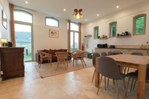 a dining room with a table and chairs at Magnifiques Ecuries juste rénovées - Domaine de la Mulotière in Langeais