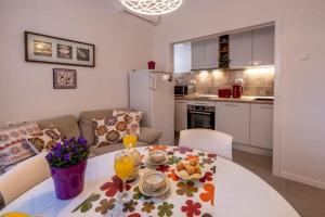 a kitchen and a living room with a table and chairs at Apartment Ljubav in Makarska