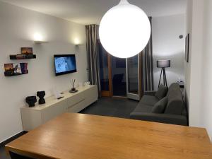 TV a/nebo společenská místnost v ubytování FC Home Suite