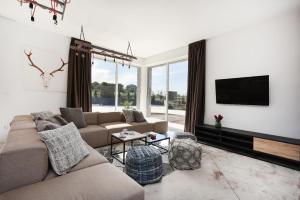 Μια τηλεόραση ή/και κέντρο ψυχαγωγίας στο Villa Mendula