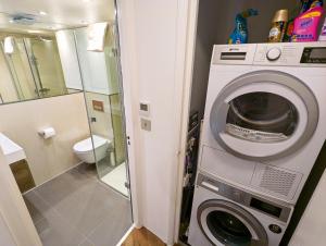 Ванная комната в Modern 1 Bedroom Apartment in Kensington