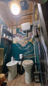 Koupelna v ubytování La Casa di Strega Euphoria - Casa vacanza tra Arte e Magia + 49 fotografií