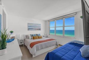 Ένα ή περισσότερα κρεβάτια σε δωμάτιο στο Serena Miami Beachfront 2 Bedrooms with Direct OceanView and Parking