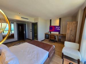 Postel nebo postele na pokoji v ubytování AYATOURE HOTEL