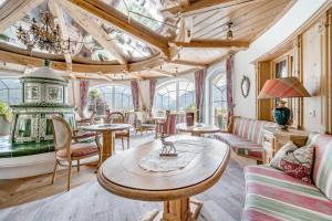 Posedenie v ubytovaní Wellness & Sporthotel Alpenhof
