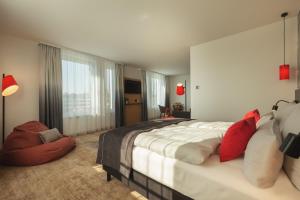 Ein Bett oder Betten in einem Zimmer der Unterkunft Holiday Inn - the niu, Sparrow Regensburg by IHG