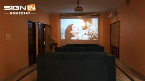 Μια τηλεόραση ή/και κέντρο ψυχαγωγίας στο Master Luxury 3G with Big Pvt Bathroom