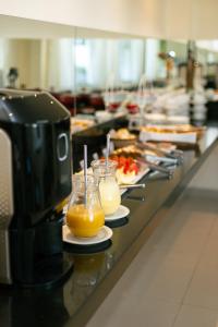 Makanan di atau berdekatan hotel
