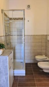 a bathroom with a shower and a toilet and a sink at Appartamento indipendente a Roma Massimina in La Massimina-Casal Lumbroso