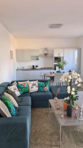 a living room with a blue couch and a table at Appartamento indipendente a Roma Massimina in La Massimina-Casal Lumbroso