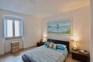 Postel nebo postele na pokoji v ubytování Cozy flat in downtown Orbetello
