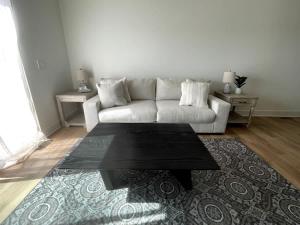 Posezení v ubytování Papillion Family Home with Garage