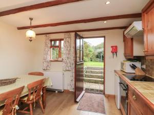 Nhà bếp/bếp nhỏ tại Vine Cottage