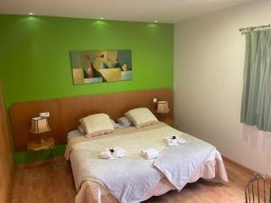 a bedroom with a bed with two stuffed animals on it at Vivenda Do Relaxo '' Relax Villa " in Freiria +30 photos