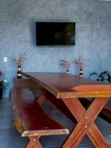 TV a/nebo společenská místnost v ubytování Lake's House - Piscina natural aquecida + 37 fotografií