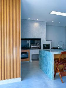 Kuchyň nebo kuchyňský kout v ubytování Lake's House - Piscina natural aquecida