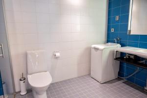 Et badeværelse på Kaisantien Villa Otsot + 45 billeder