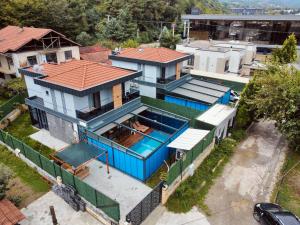 Bazén v ubytování Zümrüt villaları nebo v jeho okolí