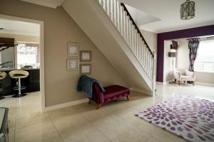 Seating area sa Carntullagh Heights