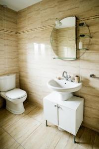 Bathroom sa Carntullagh Heights