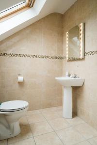 Bathroom sa Carntullagh Heights