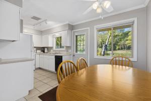 Kuchyň nebo kuchyňský kout v ubytování North Beach Resort