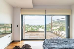 Giường trong phòng chung tại Magnificent, Deluxe Villa, Lagonisi, Athens Riviera +60 ảnh