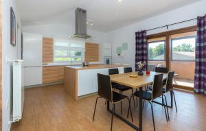 Dapur atau dapur kecil di Beautiful Home In Cere