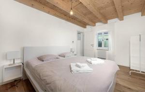 Postel nebo postele na pokoji v ubytování Lovely Home In Funtana With Wifi