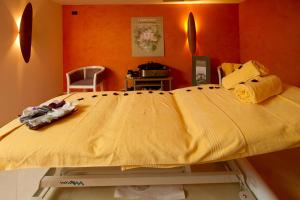 Postel nebo postele na pokoji v ubytování Family & Wellness Hotel Fontana