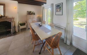 Fotografie z fotogalerie ubytování Amazing Home In Assignan v destinaci Assignan