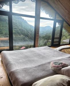 Pemandangan gunung umum atau pemandangan gunung yang diambil dari chalet