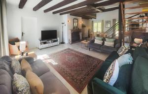 Khu vực ghế ngồi tại Amazing Home In Assignan
