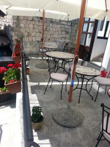 Patio alebo iná vonkajšia časť ubytovania Golden B&B