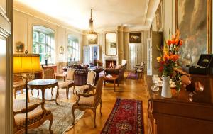 Posezení v ubytování Åkeshofs Slott