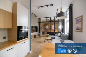 Kuchyňa alebo kuchynka v ubytovaní Premium Apartment with free private parking
