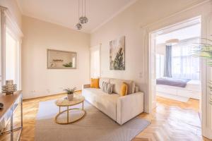 Exclusive & Cozy Central Suite w' Balcony 1065 Budapest, 31 Bajcsy-Zsilinszky út kép - 2