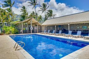 Bazén v ubytování Kaunakakai Condo with Private Lanai and Ocean Views! nebo v jeho okolí