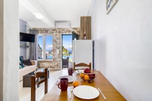 Μια τηλεόραση ή/και κέντρο ψυχαγωγίας στο Gkountis stone apartment 4