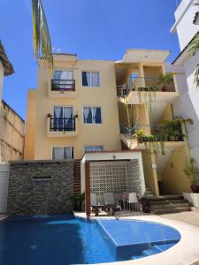 Bazén v ubytování BRISAMAR GUESTHOUSE nebo v jeho okolí
